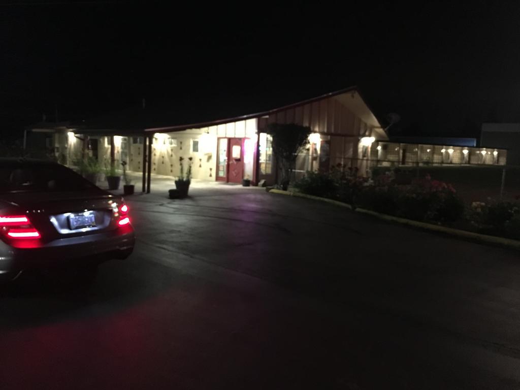 Budget Inn Motel Woodburn Eksteriør bilde
